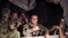 На фото – члени військової компанії «Група Вагнера» в Ростові-на-Дону, Росія, у суботу, 24 червня 2023 року, коли вони готувалися покинути територію штабу Південного військового округу під час невдалого повстання проти військового керівництва Росії. (Фото AP)