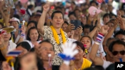 Pemimpin protes anti-pemerintah Suthep Thaugsuban dalam sebuah demonstrasi di Bangkok, Sabtu (10/5).