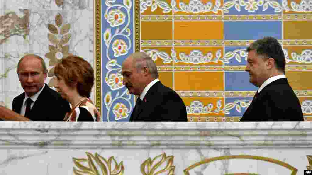 (From L) Russia's President Vladimir Putin, EU foreign policy chief Catherine Ashton, Belarus' President Alexander Lukashenko and Ukraine's President Petro Poroshenko meet in the Belarussian capital Minsk, Aug. 26, 2014.