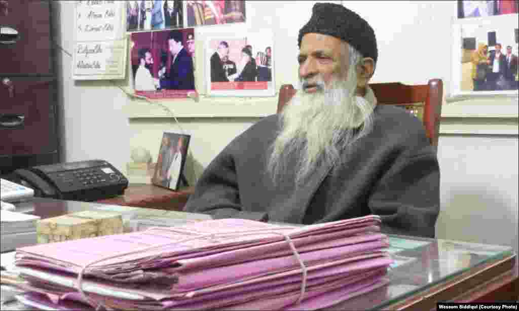 وائس آف امریکہ کو سن2011ء میں دیئے گئے خصوصی انٹرویو کے دوران اتاری گئی ایک تصویر