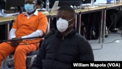 Ndambi Guebuza est interrogé au tribunal sur l'affaire des « dettes cachées » à Maputo, au Mozambique le 30 août 2021.