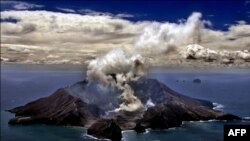 New-Zealand-Volcano_00
