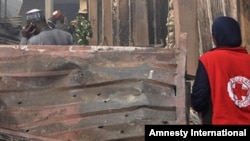 Personnel de la Croix Rouge après une explosion sur un marché à Bauchi au Nigeria le 23 décembre 2014.