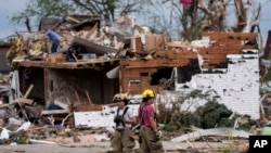 Razrušene kuće u Grinfildu (Foto: AP/Charlie Neibergall)