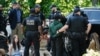 Polisi menahan sejumlah demonstran pro-Palestina dalam aksi protes di Emory University pada 25 April 2024. (Foto: AFP/Elijah Nouvelage)