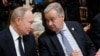 Presiden Rusia Vladimir Putin (kiri) berbincang dengan Sekjen PBB Antonio Guterres dalam sebuah pertemuan Peringatan PD Pertama di Paris, Prancis 11 November 2018 (foto: dok). 