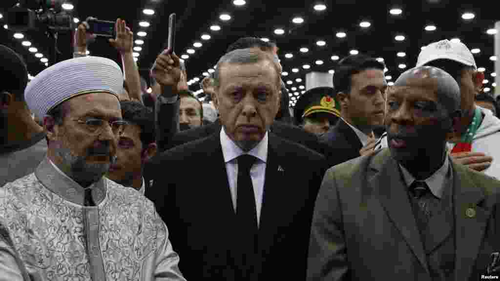 Turkish President Recep Tayyip Erdogan, center, arrives to take part in the Jenazah, an Islamic funeral prayer, for the late boxing champion Muhammad Ali in Louisville, Ky., June 9, 2016.