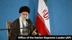 El líder supremo iraní, aytaolá Ali Khamenei, advirtió que su país tiene que permanecer cauteloso sobre EE.UU.
