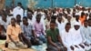 Pengungsi Sudan melakukan salat Jumat di kamp Pengungsi Gorom, 26 Januari 2024. 