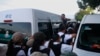 Migrantes se agolpan ante opción de salir del sur de México