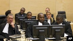 Jean-Pierre Bemba ( au centre, au fond) lors d'une audience à la CPI