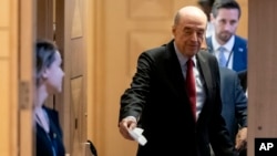 ARCHIVO - El ministro de Relaciones Exteriores de Colombia, Álvaro Leyva, llega al Diálogo de Alto Nivel entre Estados Unidos y Colombia en el Departamento de Estado en Washington, el 27 de marzo de 2023. 
