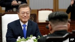 South Korean President Moon Jae-in meets with North Korean leader Kim Jong Un at Peace House of the Panmunjom in the Demilitarized Zone, South Korea, April 27, 2018.