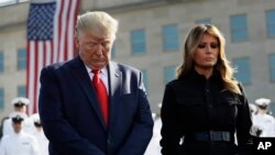 Presiden AS, Donald Trump dan ibu negara, Melania Trump, saat mengheningkan cipta di Pentagon (11/9), untuk mengenang para korban serangan teroris 9 September 2001.