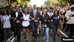 Les étudiants de l'Université de Howard marchent du campus au Lincoln Mémorial dans le cadre du 50e anniversaire de la Marche sur Washington – 24 août 2013 
