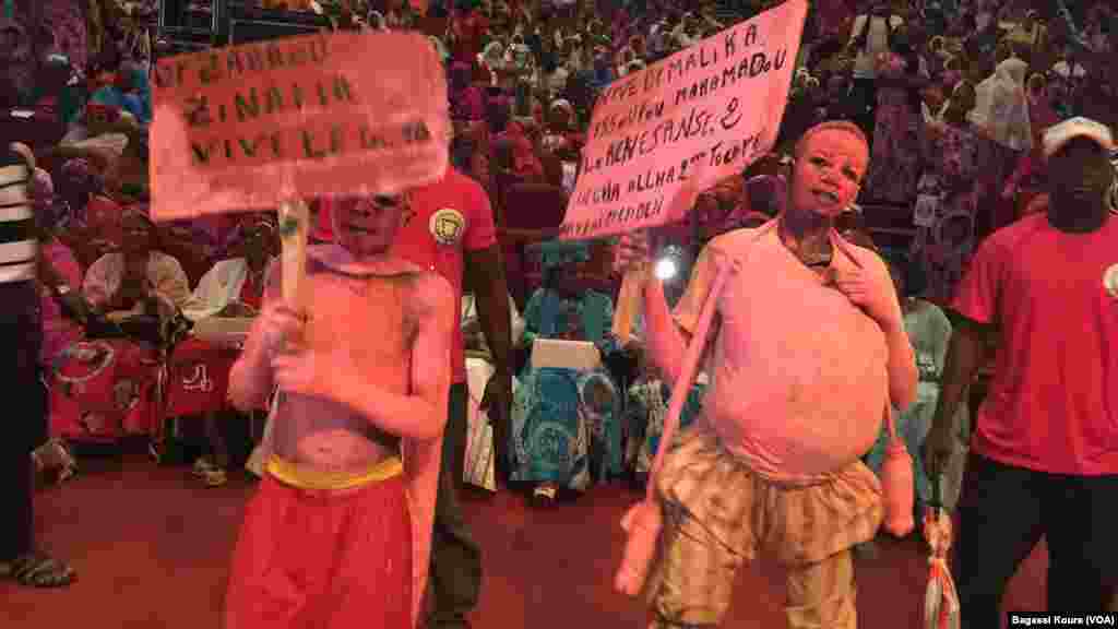 Plus d’un millier de femmes des partis soutenant Mahamadou Issoufou se sont réunies, vendredi 18 mars au Palais de Congres de Niamey pour un meeting de campagne, Niamey 18 mars, 2016, Photo Bagassi Koura.