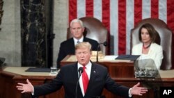 El presidente Donald Trump está a la ofensiva contra los demócratas para que aprueben en breve un proyecto de ley que inyectaría unos dos billones de dólares a la economía.