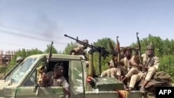 Wanamgambo wa Kikosi cha Msaada wa Haraka (RSF) wakilinda doria katika wilaya ya East Nile Aprili 23, 2023, Khartoum, Sudan.