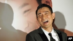 身兼中國影協副主席的港星劉德華近日在台北舉辦演唱會衍生出「統戰」風波。圖為2010年10月13日，劉德華於台北舉辦新專輯發表會。(美聯社)