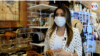 Mujeres empresarias hacen frente a la crisis económica por el coronavirus y se abren paso en el mercado de la moda