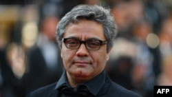 Sutradara film asal Iran Mohammad Rasoulof berpose saat tiba di Festival Film Cannes di Prancis, pada 27 Mei 2017. (Foto: AFP/Loic Venance)