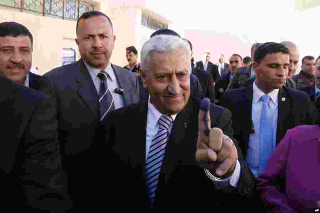 Jordanian Prime Minister Abdullah Ensour shows the voting ink on his finger, Al-Salt, Jordan,January 23, 2013.