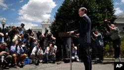 លោក Jared Kushner ថ្លែង​ទៅ​កាន់​សារព័ត៌មាន​នៅ​ខាង​ក្រៅ​សេត​វិមាន​កាល​ពី​ថ្ងៃទី​២៤ ខែ​កក្កដា។