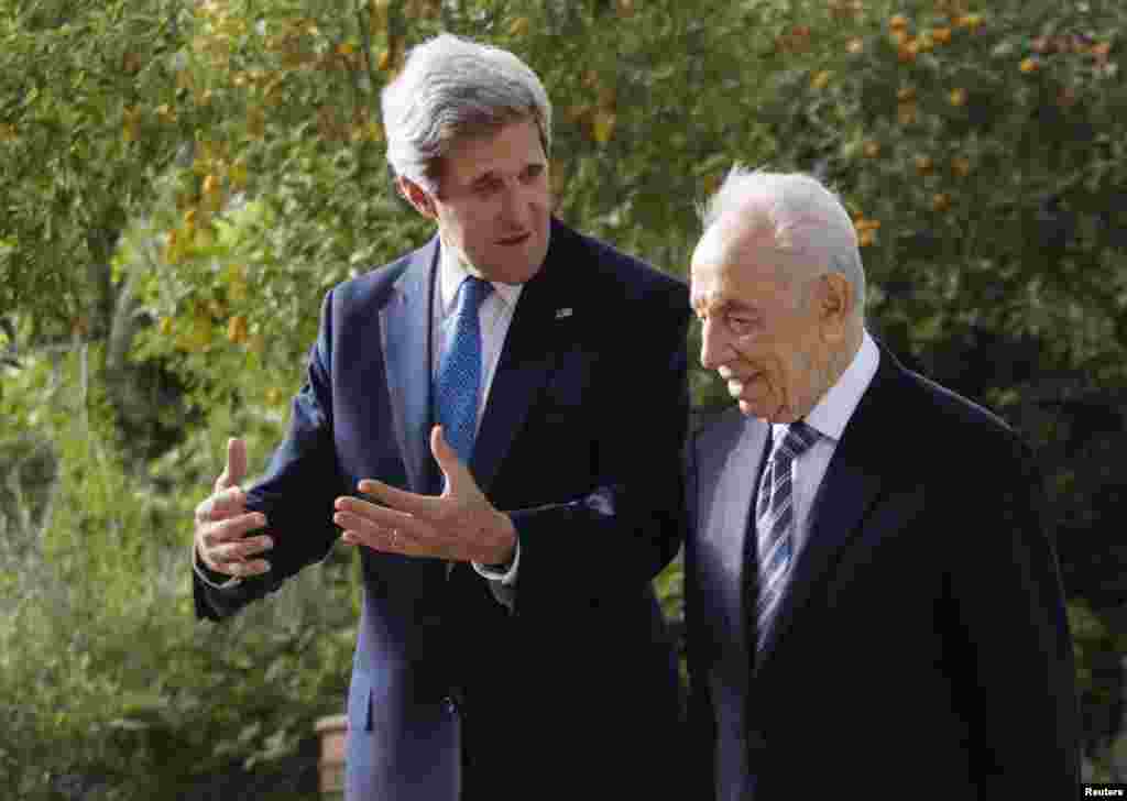 Israel's President Shimon Peres and U.S. Secretary of State John Kerry speak during their meeting in Jerusalem, April 8, 2013.
