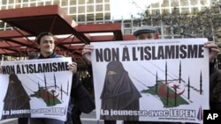 Supporters of far right-wing French politician Jean-Marie Le Pen stand in front of the courthouse in Marseille where Le Pen is accused of inciting racism in the recent anti-Muslim poster campaign by the youth wing of his party, the Front National, 05 Mar