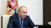 El presidente ruso Vladimir Putin asiste a una reunión vía videoconferencia en una residencia en las afueras de Moscú, Rusia, el martes 8 de junio de 2021.