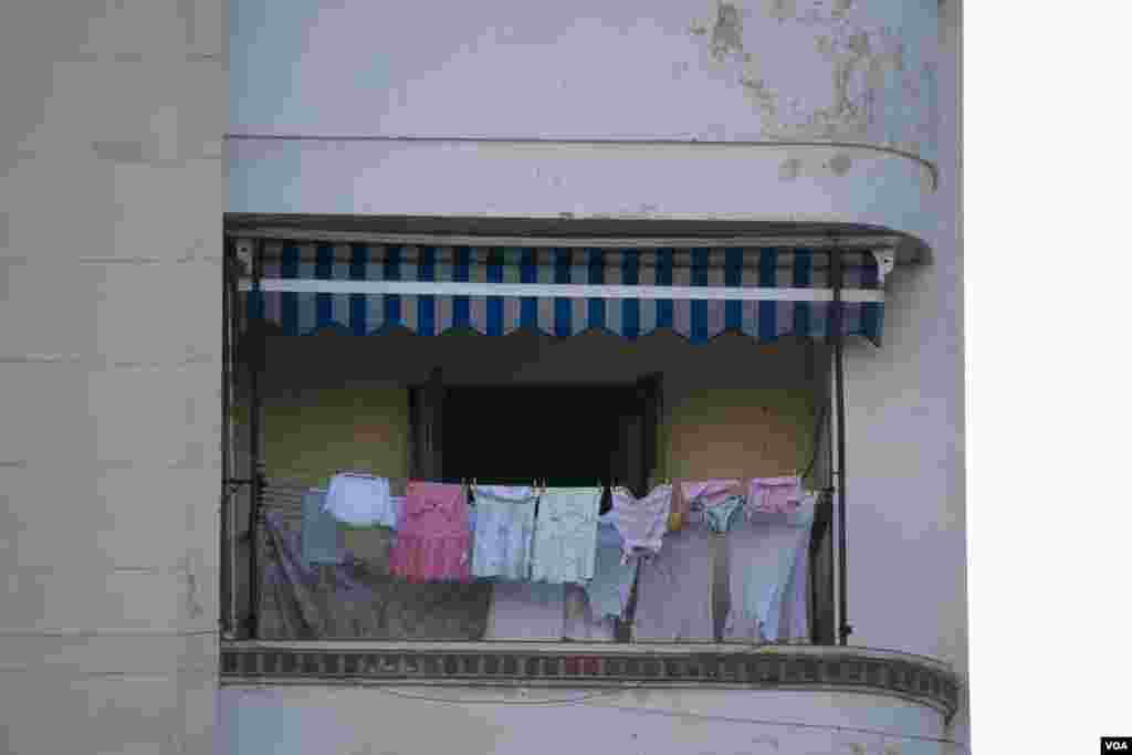 Laundry is placed to dry on ropes installed on almost every balcony in Havana, Cuba, Aug. 13, 2015. (Celia Mendoza/VOA)