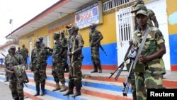 Congolese Revolution Army (CRA) rebels stand guard at the border entry into Rwanda near Goma in the eastern Democratic Republic of Congo (DRC), November 20, 2012.