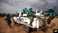 Pasukan perdamaian United Nations African Mission in Darfur (UNAMID) melakukan patroli di Khor Abeche, Darfur selatan, Sudan (foto: ilustrasi).