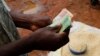Le couvre-feu fait tarir les revenus des travailleuses du sexe du Malawi