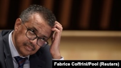 Le directeur général de l'Organisation mondiale de la santé, Tedros Adhanom Ghebreyesus, assiste à une conférence de presse organisée au milieu de l'épidémie de COVID-19, causée par le nouveau coronavirus, au siège de l'OMS à Genève, Suisse, le 3 juillet 2020.