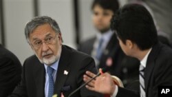 وزیر امور خارجه افغانستان در گفت و گو با وزیر امور خارجه ژاپن
