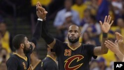 LeBron James (23), le septième joueur de l'histoire de la NBA à inscrire plus de 30.000 points