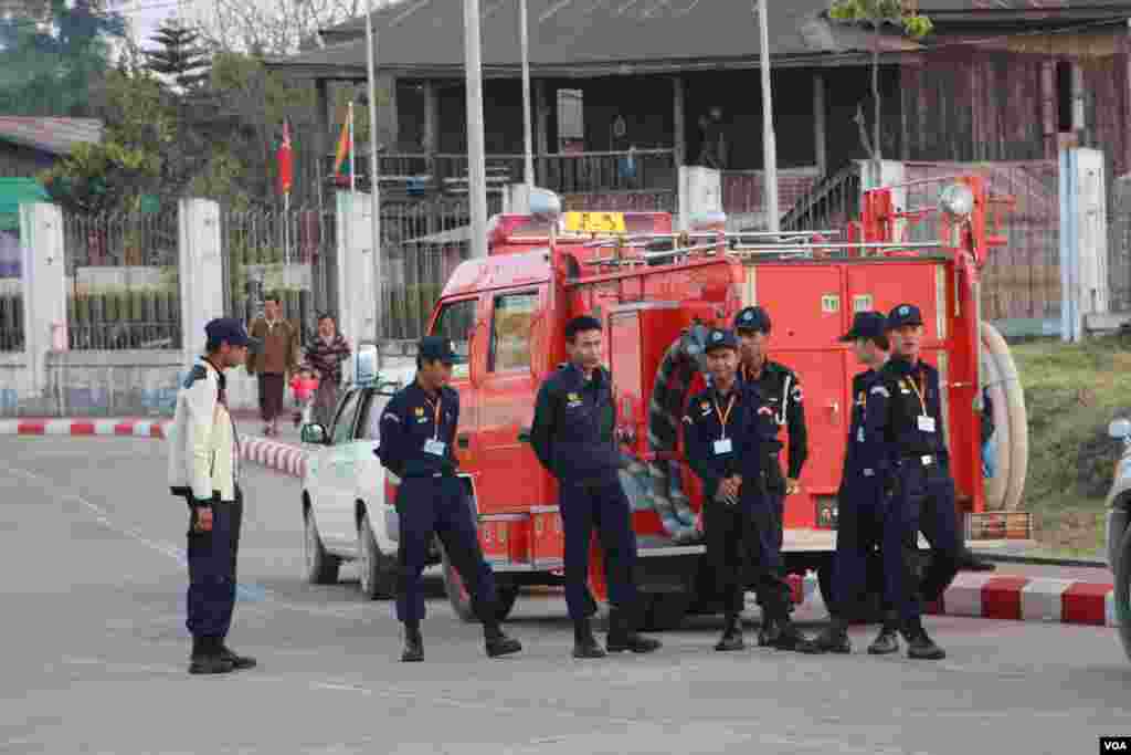 ပြည်ထောင်စုနေ့အခမ်းအနားပြင်ဆင်နေတဲ့ သတင်းဓါတ်ပုံများ 