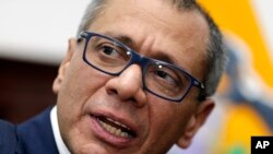 ARCHIVO - El entonces vicepresidente de Ecuador, Jorge Glas, habla durante una entrevista en su oficina el 12 de septiembre de 2017 en Quito, Ecuador.
