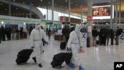 台灣旅客在法國戴高樂機場搭乘飛機（2021年2月1日）