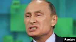 Vladimir Poutine, irrité par l'abandon par le parlement de Kiev du statut de non aligné 