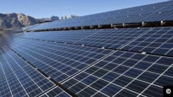 太陽能電池板。