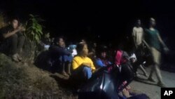 Residents wait as they evacuate to higher ground following an earthquake in Lombok, Indonesia, Aug. 5, 2018. 