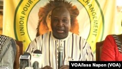 L’opposant Zéphirin Diabré, leader de l’Union pour le Progrès et le Changement (UPC), lors d’une conférence de presse, à Ouagadougou, Burkina, 10 octobre 2017. (VOA/Issa Napon)