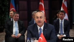 លោក Mevlut Cavusoglu រដ្ឋ​មន្រ្តីការ​បរទេស​តួកគី ​ថ្លែង​នៅ​ក្នុង​កិច្ចប្រជុំ​មួយ​ក្នុង​ក្រុង​អ៊ីស្តង់ប៊ុល កាលពី​ថ្ងៃទី២៩ ខែតុលា ឆ្នាំ២០១៨។