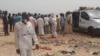 Les victimes de Gadaye sur le site où leurs maisons ont été démolies, au Sénégal, le 28 juin 2020. (VOA/Seydina Aba Gueye)