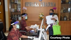 Layanan di Kantor Desa Kesiman Kertalangu, Denpasar tetap berjalan dengan protokol Covid-19. (Foto: Humas Pemkot Denpasar)