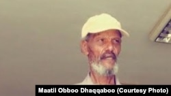 Obbo Dhaqqaboo Waariyoo, maanguddoo umurii gara saddeettamaa baatiilee afuriif, mana-hidhaa Waalta Qorannaa Yakkaa Itiyoophiyaa , ka Maa’ikalaawii jedhamuun beekamutti hidhamanii fi himannaan shororkeessumma irratti dhihaatee