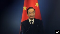 時任中國總理溫家寶（2012年5月13日，資料照片）