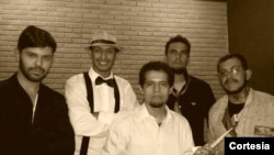 Integrantes da banda RADIOLA: Rafael Gomes, Vocal; Luis Carlos, Guitarra; Lukas Reis, Guitarra; Vando Oliveira, Baixo; Glauber Gleidson, Bateria/Percussão